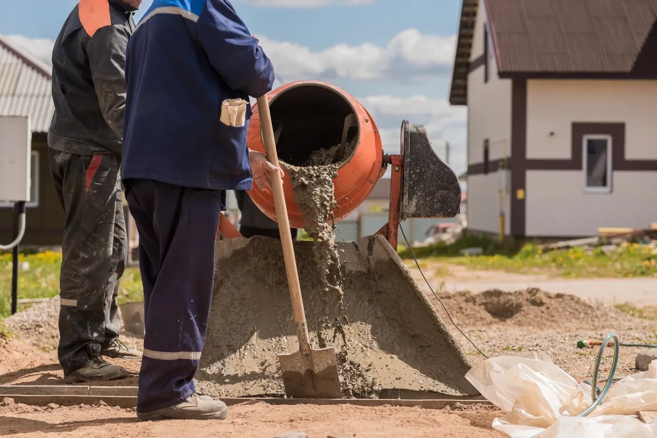 Ile szkła wodnego na worek cementu? Klucz do idealnej mieszanki betonu Ile szkła wodnego na worek cementu? Klucz do idealnej mieszanki betonu