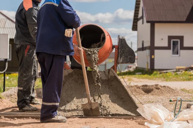 Ile szkła wodnego na worek cementu? Klucz do idealnej mieszanki betonu Ile szkła wodnego na worek cementu? Klucz do idealnej mieszanki betonu