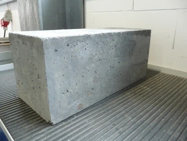 Czy sam cement z wodą zwiąże? Poznaj kluczowe czynniki wpływające na utwardzanie Czy sam cement z wodą zwiąże? Poznaj kluczowe czynniki wpływające na utwardzanie